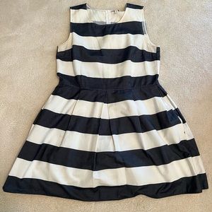 Like New Black/White stripe GAP Dress with pockets